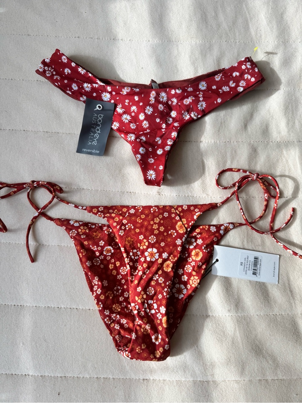 bond-eye bikini nwt Floral Reversible Bikini Set with 2 Bottoms. Size Xs